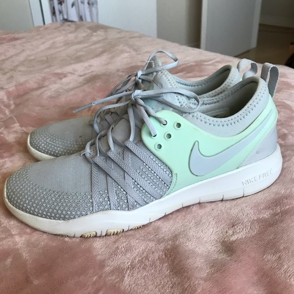 Nike free slip on runners - Picture 3 of 6